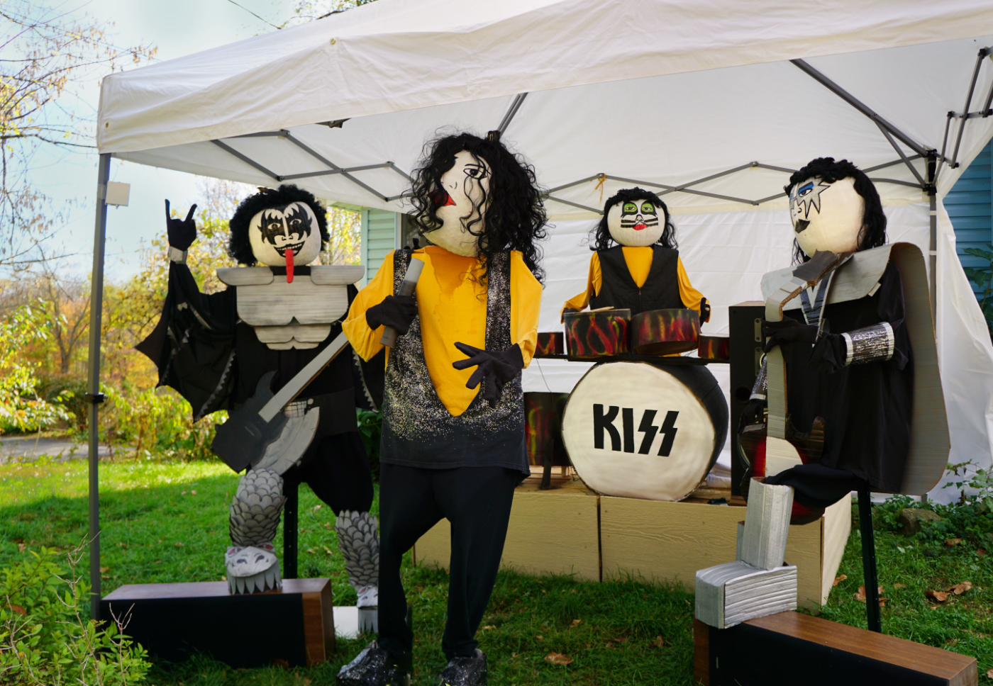 Kiss by Richard Stauber