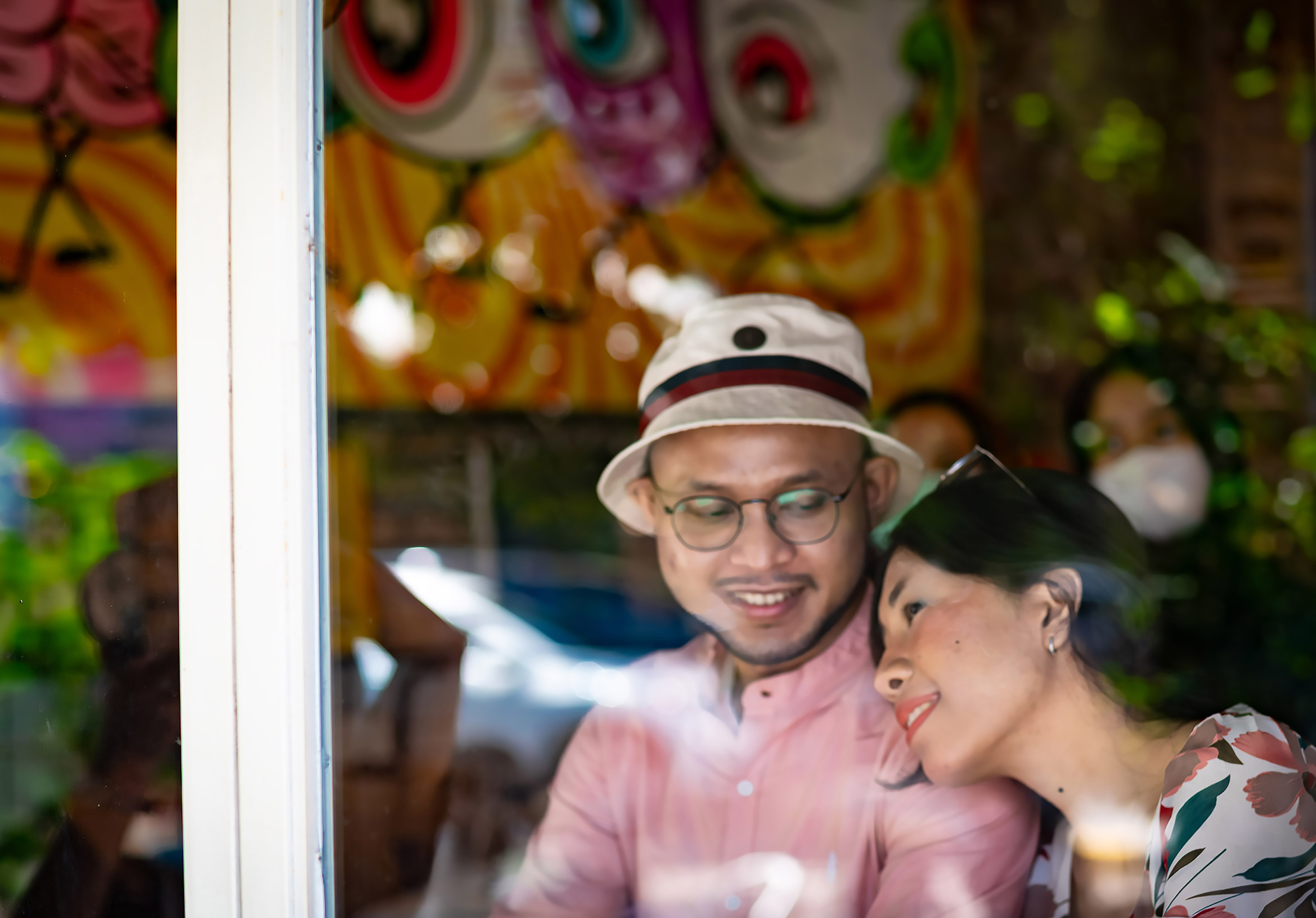 Lovers by Filosofi’s window by Cisco Goncalves